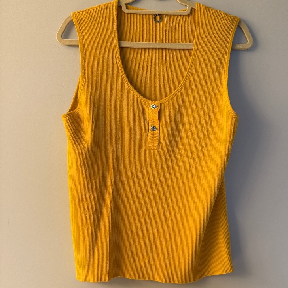 One Girl Who cool clasp front goldenrod yellow ribbed sweater sleeveless XL